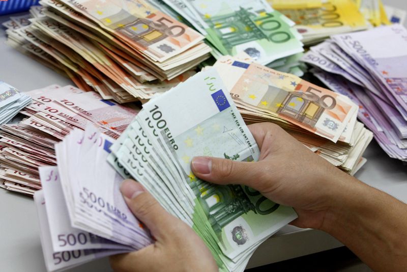 مجوز بانک مرکزی به صرافی ها برای خرید ارز صادراتی تا یک میلیون یورو