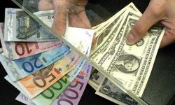قیمت دلار و یورو در صرافی‌های بانکی کاهش یافت