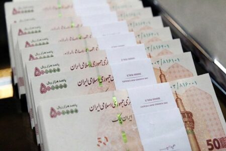 پرداخت معوقات حقوق کارکنان دولت و بازنشستگان به آذرماه موکول شد