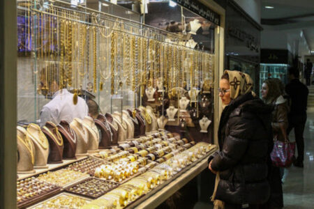 کاهش چشمگیر قیمت‌ها در بازار طلا/ سکه ۷ میلیون و ۳۰۰ هزار تومان و طلا ۵۲۰ هزار تومان ارزان شد