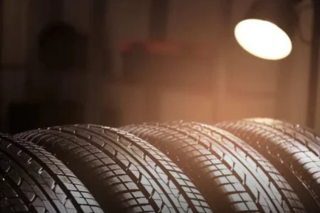 لاستیک پهن یا کم‌عرض؟ کدام بهتر است و کدام برای خودروی شما مناسب‌تر است؟