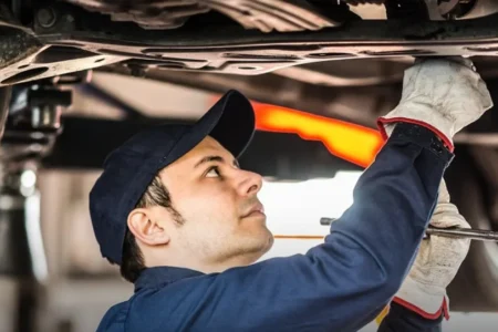 چه زمانی باید روغن گیربکس را تعویض کنیم؟ راهنمای کامل دستی و اتوماتیک