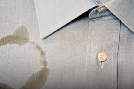 بهترین روش‌های فوری برای پاک کردن لکه چربی از لباس + نکات طلایی