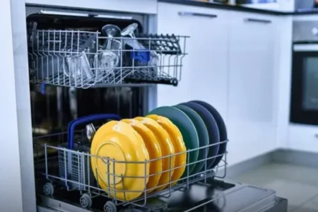 قیمت ماشین ظرفشویی امروز ۱۰ آذر ۱۴۰۴ / اختلاف سنگین بین برندهای خارجی و داخلی