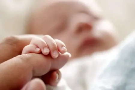 چرا برخی کودکان زیر دو سال از طرح «کارت امید مادر» حذف شده‌اند؟