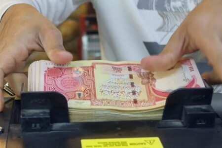 الزام بانک‌ها و صرافی ها به خرید دینار باقی‌مانده زائران اربعین