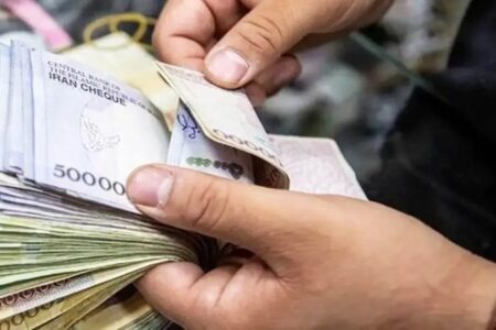 خبر مهم برای کارمندان دولت/ یک میلیون تومان برای این کارمندان واریز می‌شود